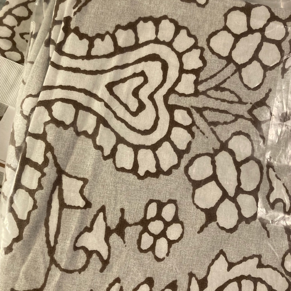 NWT Pottery Barn Adelaide standard shams - Picture 4 of 6